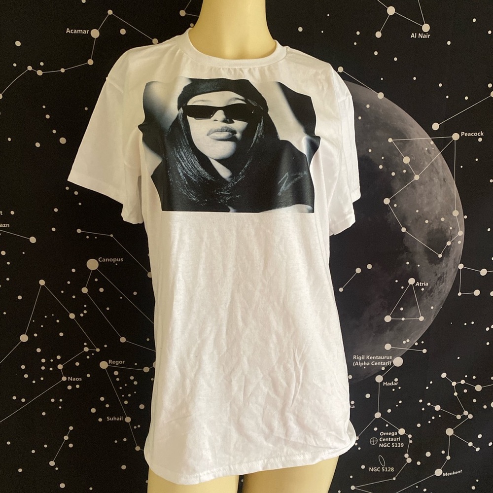 Aaliyah graphic tee. 🖤🖤